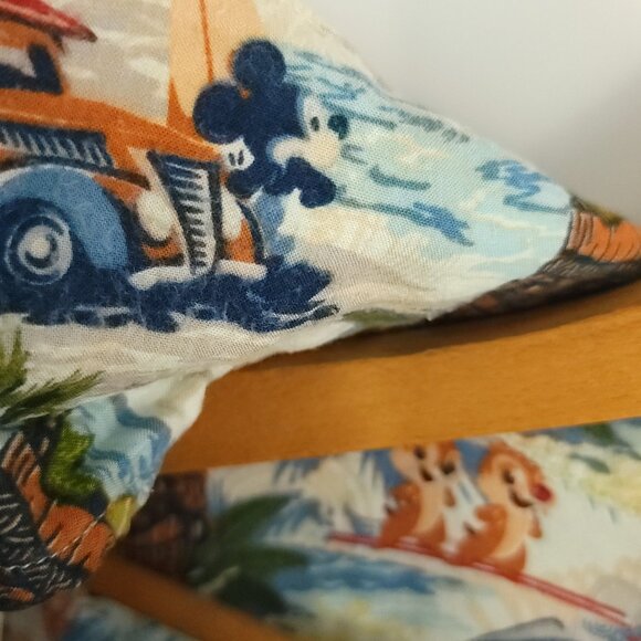 Walt Disney World Hawaiian Shirt Men's XXL Multicolor Mickey Mouse Friends Print - Picture 8 of 9